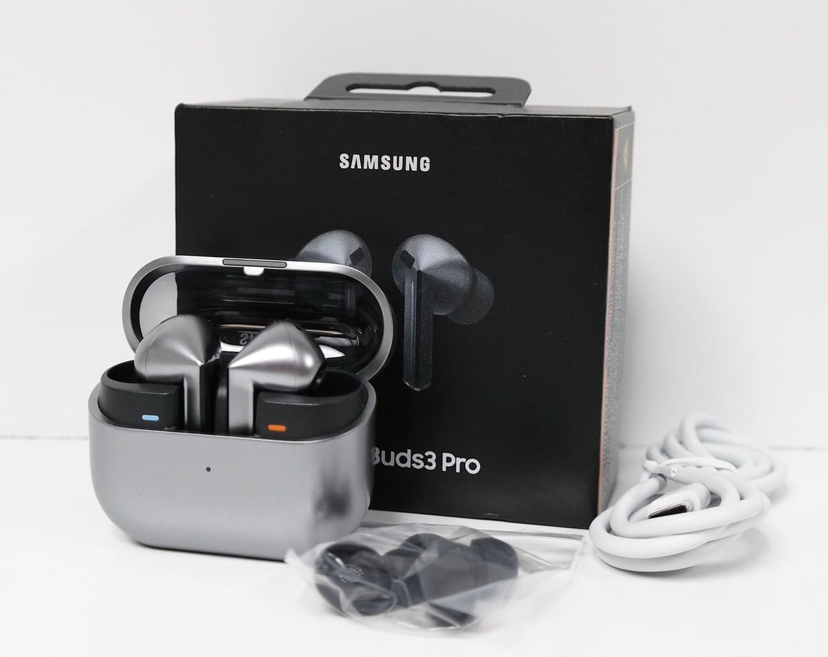Samsung Galaxy Buds3 Pro – Wireless Noise-Canceling Earbuds with Blade Design, Hi-Fi Sound & Galaxy AI (Silver)